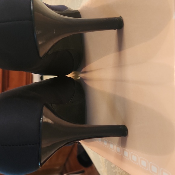 Womens - Picture 3 of 5